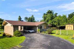 609 Thomas St, Belpre, OH 45714 - Photo 2