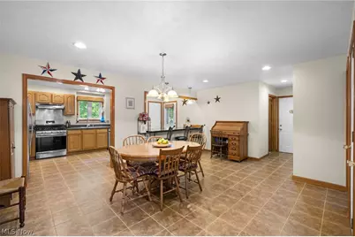 8572 Lake in The Woods Trail, Chagrin Falls, OH 44023 - Photo 6