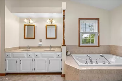 8572 Lake in The Woods Trail, Chagrin Falls, OH 44023 - Photo 24
