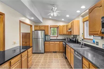8572 Lake in The Woods Trail, Chagrin Falls, OH 44023 - Photo 12