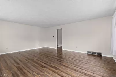 523 Washington Street, Martins Ferry, OH 43935 - Photo 8