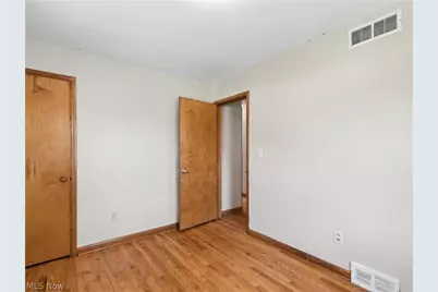 335 E Huston Street, Barberton, OH 44203 - Photo 12