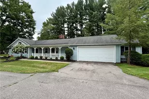 103 Burlington Oval Dr, Chardon, OH 44024 - Photo 2