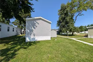 215 Cedar Brook Dr, Elyria, OH 44035 - Photo 2