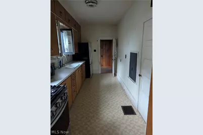 1903 Stewart Avenue, Cambridge, OH 43725 - Photo 8