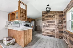 10938 Leader Rd, Chardon, OH 44024 - Photo 2