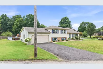 503 Meadowland Drive, Hubbard, OH 44425 - Photo 2