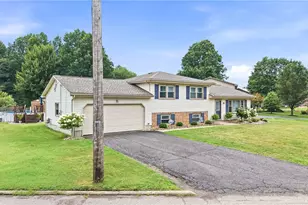 503 Meadowland Dr, Hubbard, OH 44425 - Photo 2