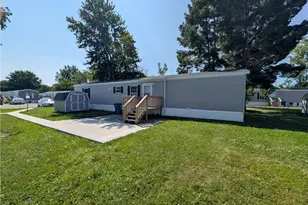 215 Cedar Brook Dr, Elyria, OH 44035 - Photo 2