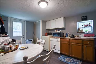 902 Quentin Rd, Eastlake, OH 44095 - Photo 4