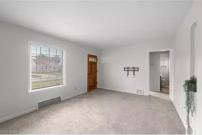 424 E 326th Street, Willowick, OH 44095 - Photo 6