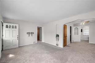 424 E 326th St, Willowick, OH 44095 - Photo 4