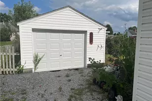 2726 Gilbert Ave NE, Canton, OH 44705 - Photo 2