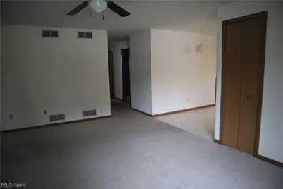 288 E Cassell Avenue, Barberton, OH 44203 - Photo 6