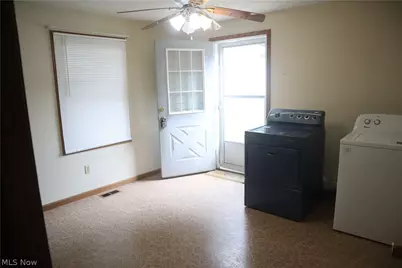 288 E Cassell Avenue, Barberton, OH 44203 - Photo 12