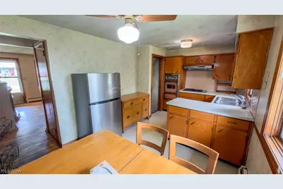919 W 23rd Street, Lorain, OH 44052 - Photo 10