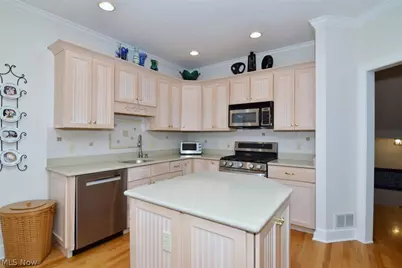 8205 Knolls Way, Chagrin Falls, OH 44023 - Photo 8