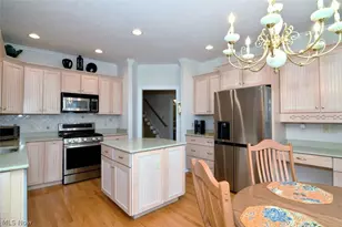 8205 Knolls Way, Chagrin Falls, OH 44023 - Photo 10