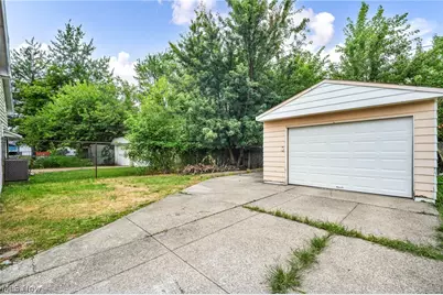 13805 Chapelside Avenue, Loveland, OH 44120 - Photo 38