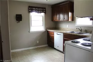 224 Pennsylvania Ave, Louisville, OH 44641 - Photo 8