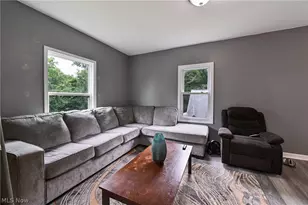 49 Penfield Ave, Akron, OH 44310 - Photo 6