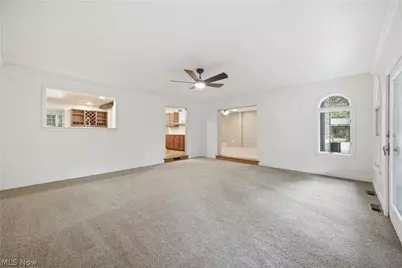 5683 Chestnut Ridge Road, Hubbard, OH 44425 - Photo 8
