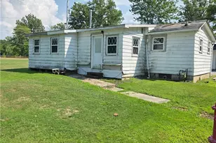 4927 Lake Rd, Geneva on the Lake, OH 44041 - Photo 4