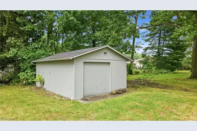 4258 Staatz Drive, Youngstown, OH 44511 - Photo 8