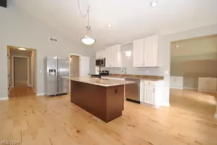 7101 Ivy Ct, Mentor, OH 44060 - Photo 4