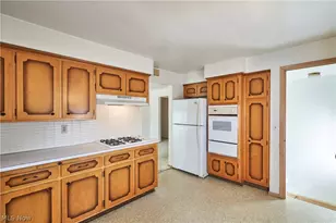 29581 Robert St, Wickliffe, OH 44092 - Photo 4