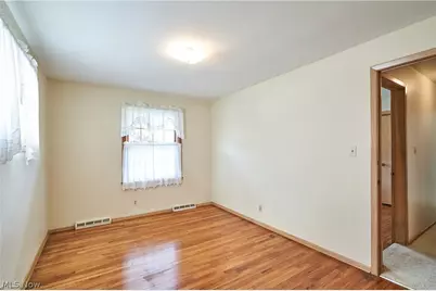 29581 Robert Street, Wickliffe, OH 44092 - Photo 16
