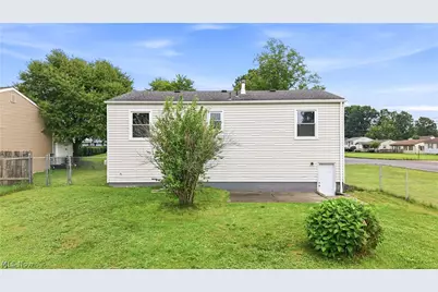 378 Dehoff Drive, Youngstown, OH 44515 - Photo 4