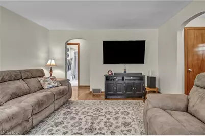 514 Everhard Road SW, North Canton, OH 44709 - Photo 4