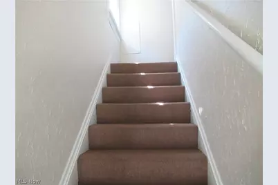 1518 Ridgewood Avenue #Upstairs, Oakwood, OH 44107 - Photo 2
