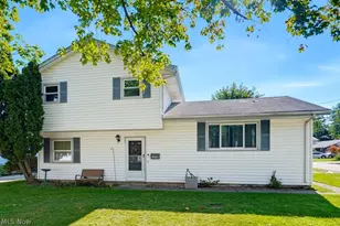1295 Mohegan Trl, Willoughby, OH 44094 - Photo 2