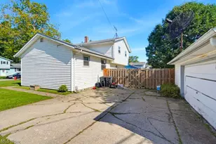 1295 Mohegan Trl, Willoughby, OH 44094 - Photo 4