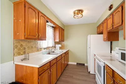 1295 Mohegan Trail, Willoughby, OH 44094 - Photo 12