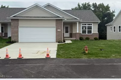 1119 Queen Anne Drive NW, Massillon, OH 44647 - Photo 1