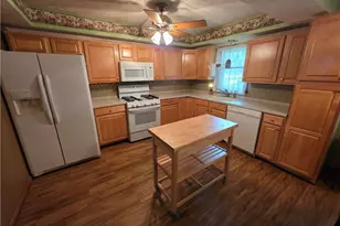 490 Bonshire Rd, Akron, OH 44319 - Photo 2