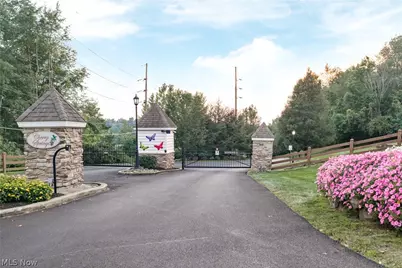 1115 Queen Anne Drive NW, Massillon, OH 44647 - Photo 2
