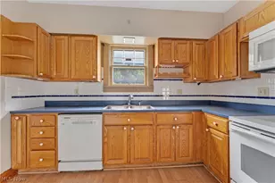 486 7th St, Struthers, OH 44471 - Photo 8