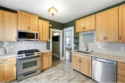 425 West Avenue, Elyria, OH 44035 - Photo 2