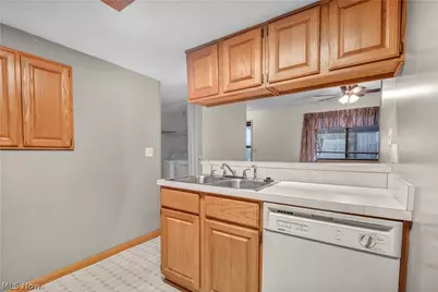 2163 Pinebrook Trail, Cuyahoga Falls, OH 44223 - Photo 10