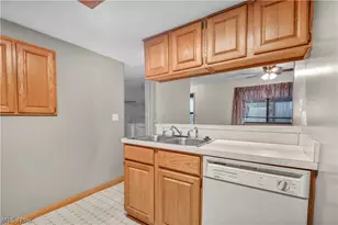 2163 Pinebrook Trail, Cuyahoga Falls, OH 44223 - Photo 10