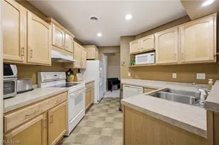 334 Windjammer Dr, Columbiana, OH 44408 - Photo 8