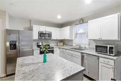 2664 Himelrigh Boulevard, Barberton, OH 44203 - Photo 8