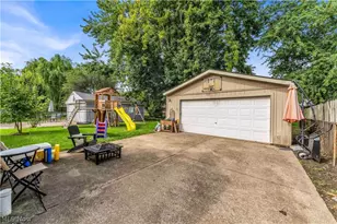 926 Warwick Dr, Sheffield Lake, OH 44054 - Photo 20