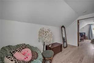 926 Warwick Dr, Sheffield Lake, OH 44054 - Photo 16
