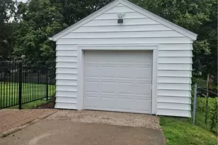 2402 Edgewater Dr, Poland, OH 44514 - Photo 2