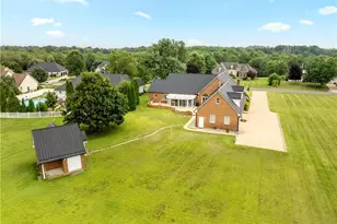 3371 Sherbrook Dr, Uniontown, OH 44685 - Photo 2